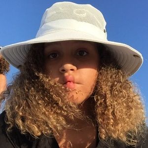 Meet your Posher, Aisha